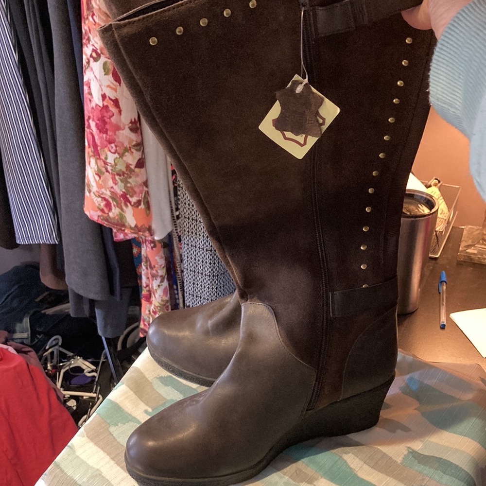 Boots - Picture 2 of 6